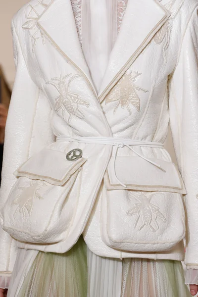 Look 37